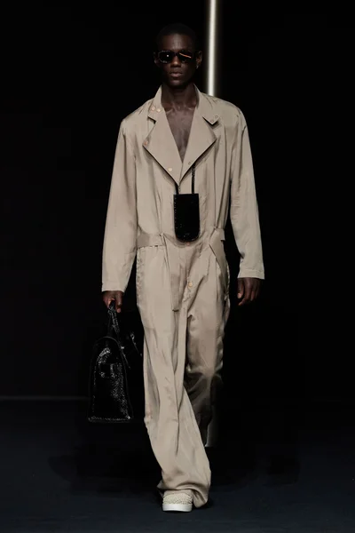 Look 19
